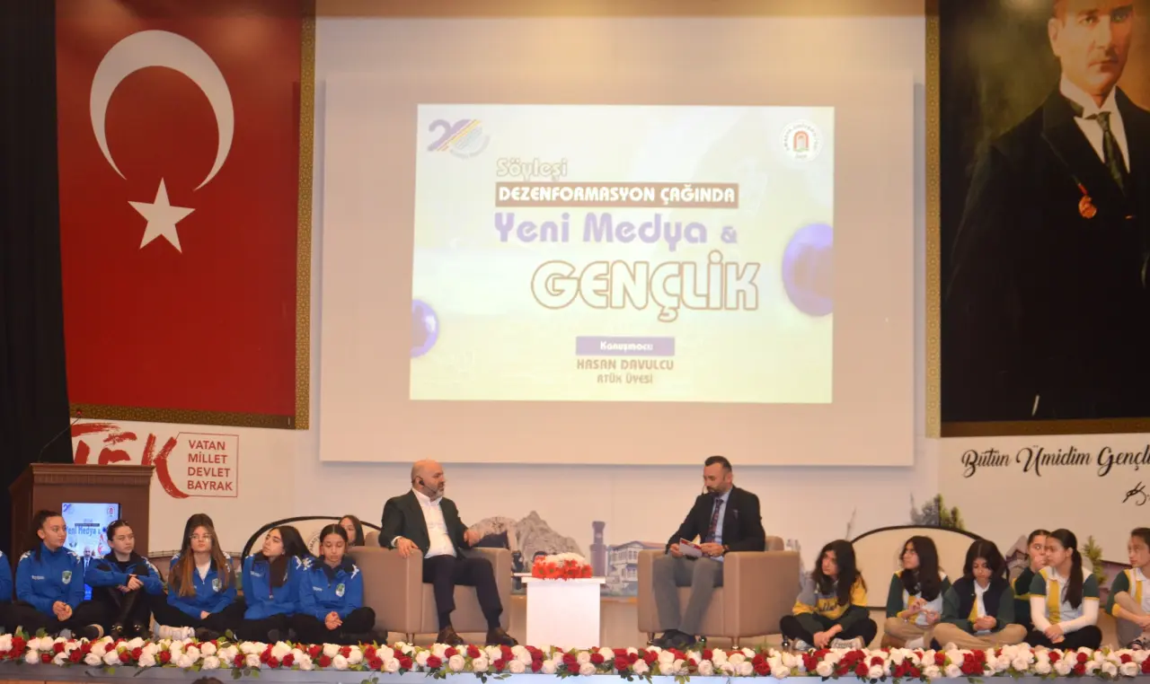 RTÜK Üyesi Hasan Davulcu Amasya Üniversitesi Öğrencileriyle 1