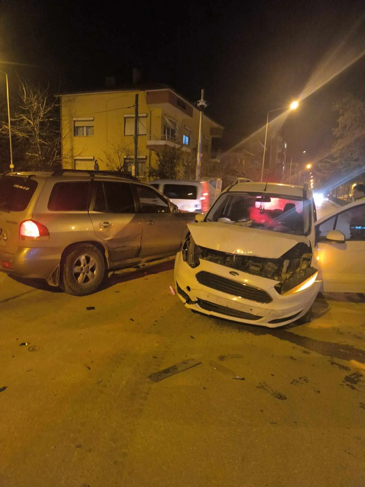 Merzifon’da Kavşak Kazası: Yaralılar Var! 1
