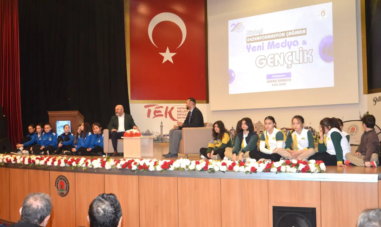 RTÜK Üyesi Hasan Davulcu Amasya Üniversitesi Öğrencileriyle 5