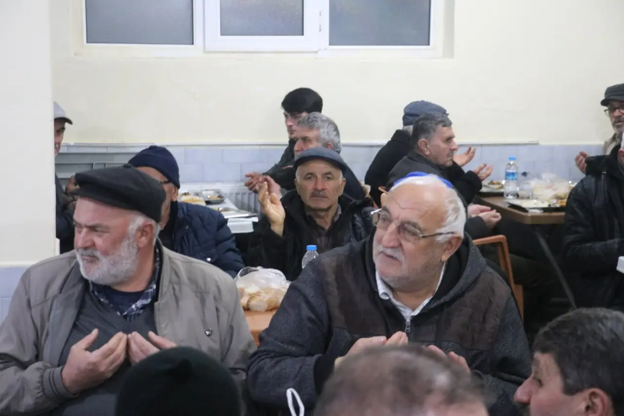 Vekiller Boraboy Köyü’nde İftar Sofrasında Buluştu 8