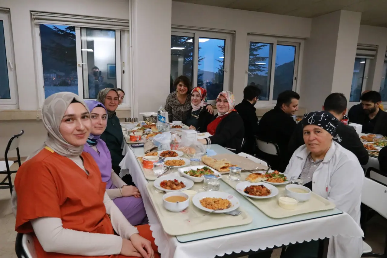 Sağlık Çalışanları İftarda Bir Araya Geldi 3