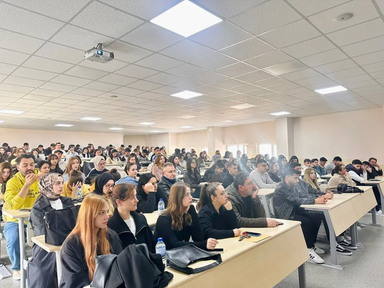 Amasya Üniversitesi’nde Gençlere Yol Haritası Çizildi 3