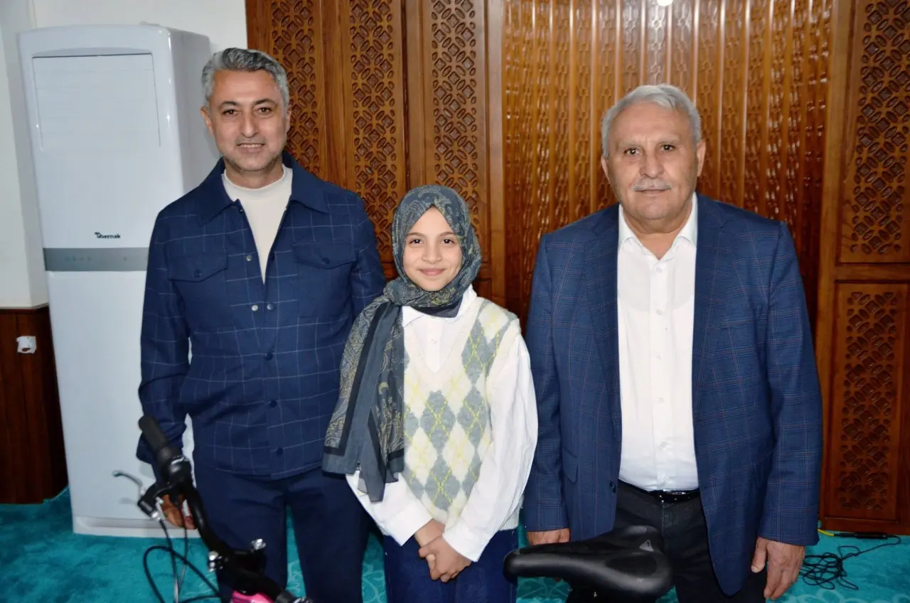 Amasya’da Çocuklar Son Teravihinde Hediyelerine Kavuştular 10