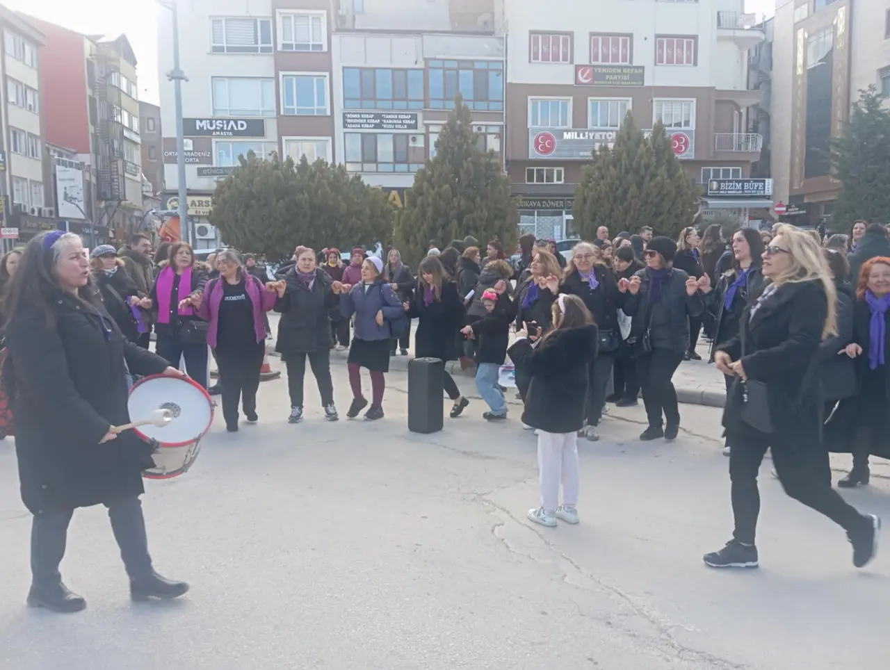 Merzifonlu Kadınlar Günlerini Halay Çekerek Kutladı! 6