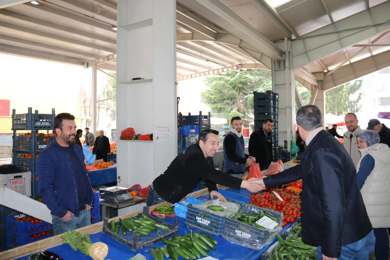 Başkan Uzun Nabız Tuttu! Semt Pazarında Sıcak Sohbet 1
