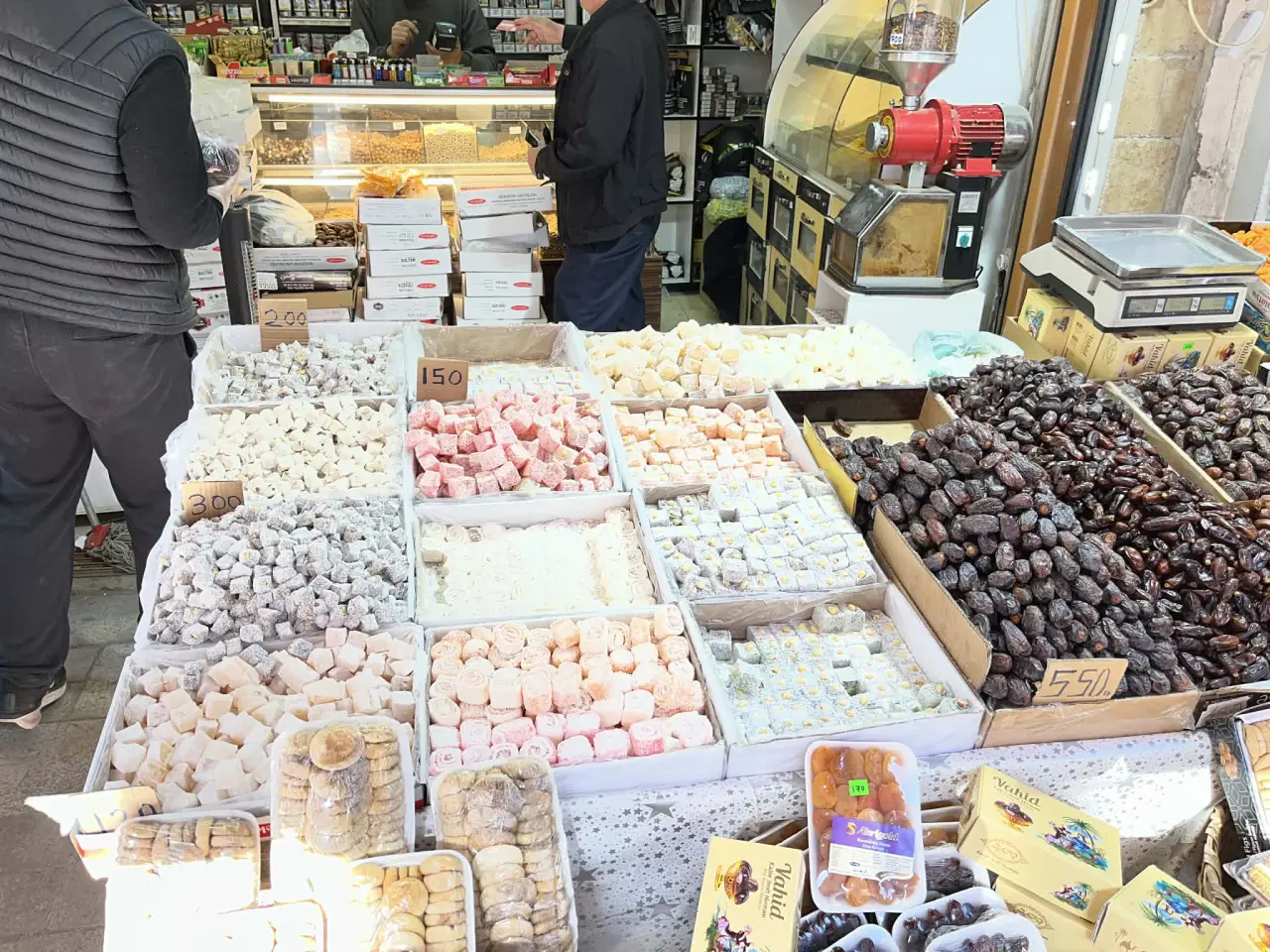 Merzifon'da Bayram Yaklaşırken Şeker ve Çikolata Tezgahları Hazır! 1