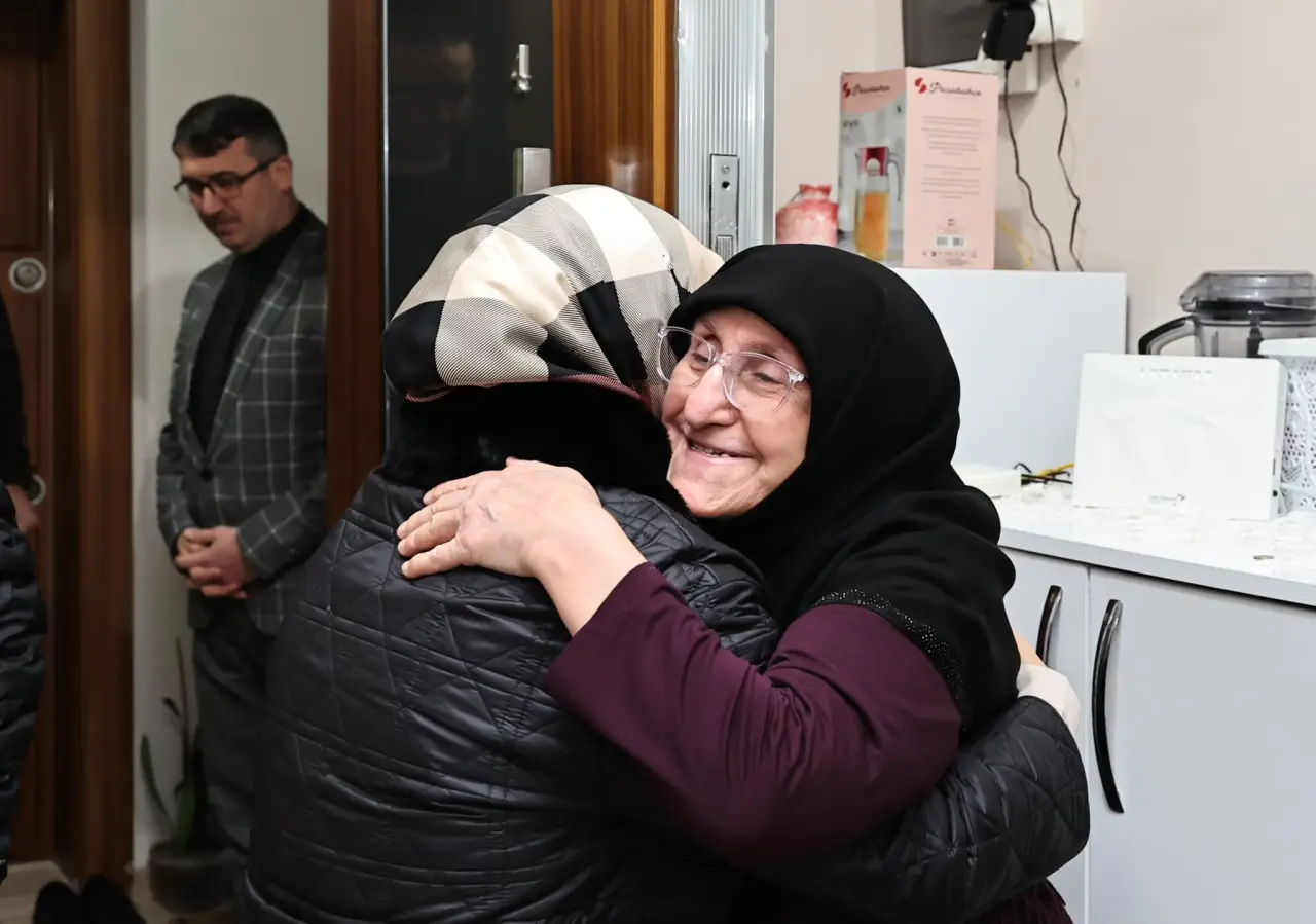Amasya Valisi ve Eşi Ümmühan Teyzenin Sofrasında 1