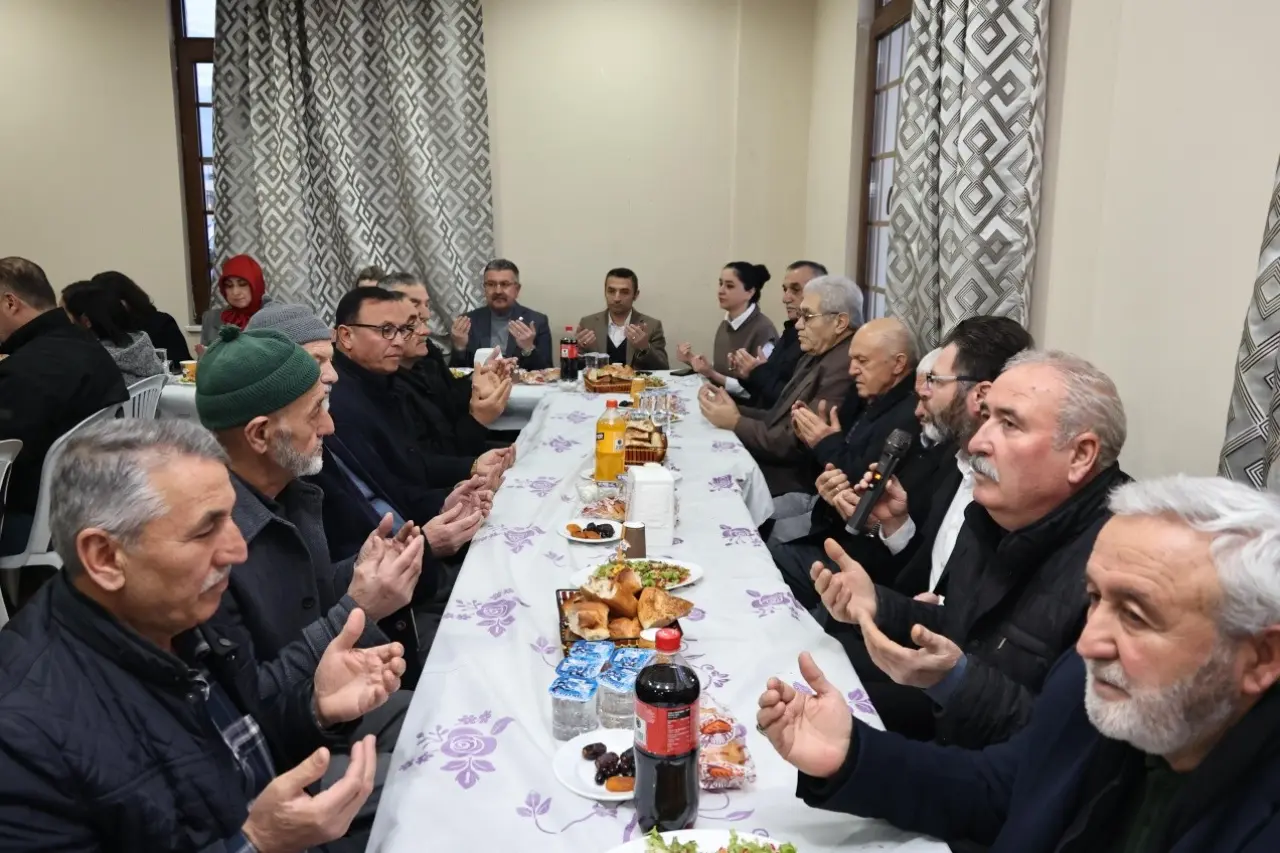 Başkan Çerkezlerle İftarda 2