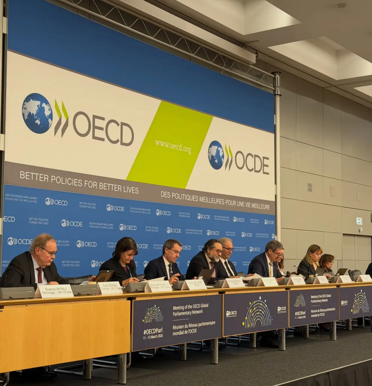 Karagöz Dünya Gündemini Paris’te Takip Etti 1