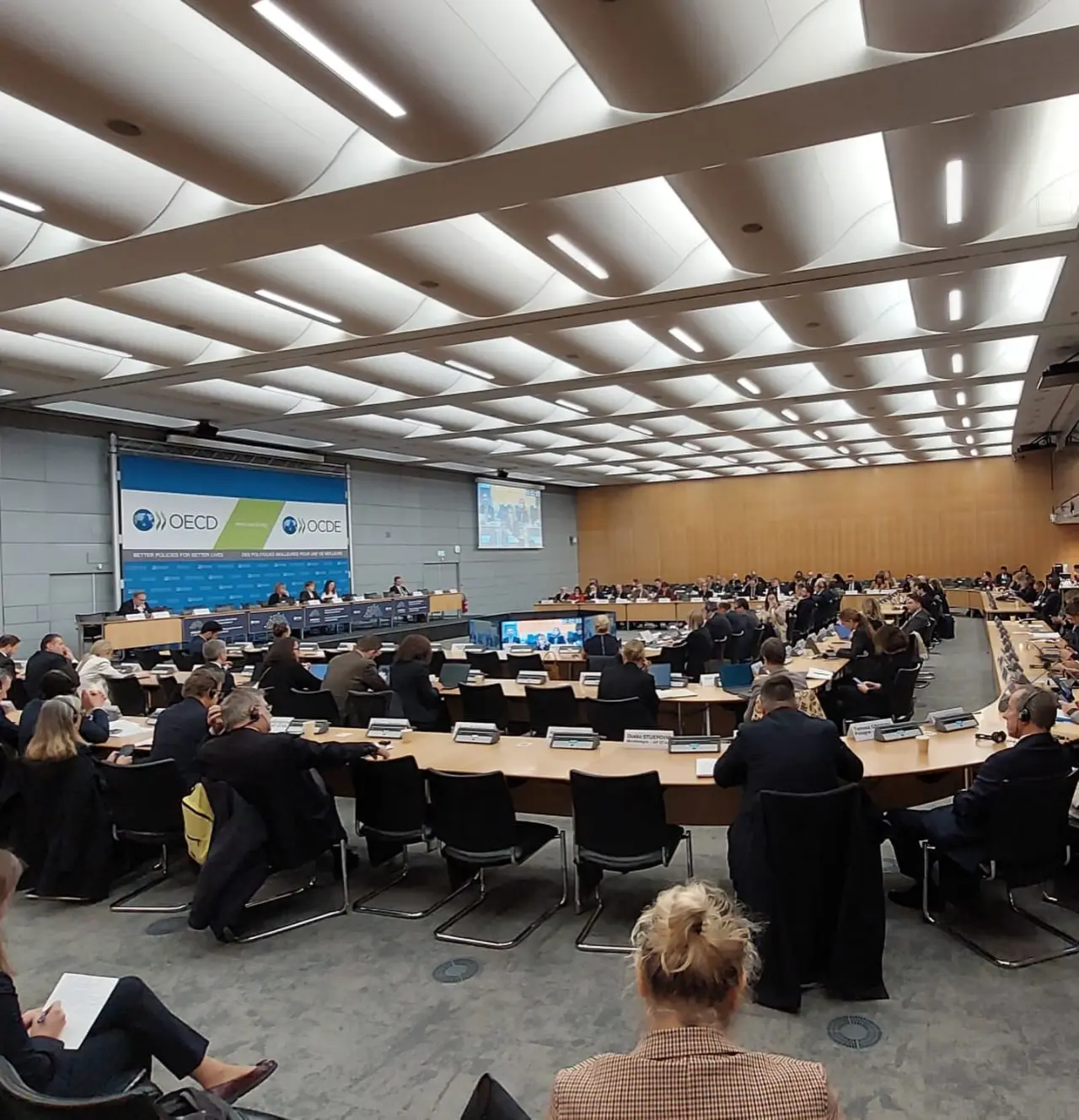 Karagöz Dünya Gündemini Paris’te Takip Etti 3