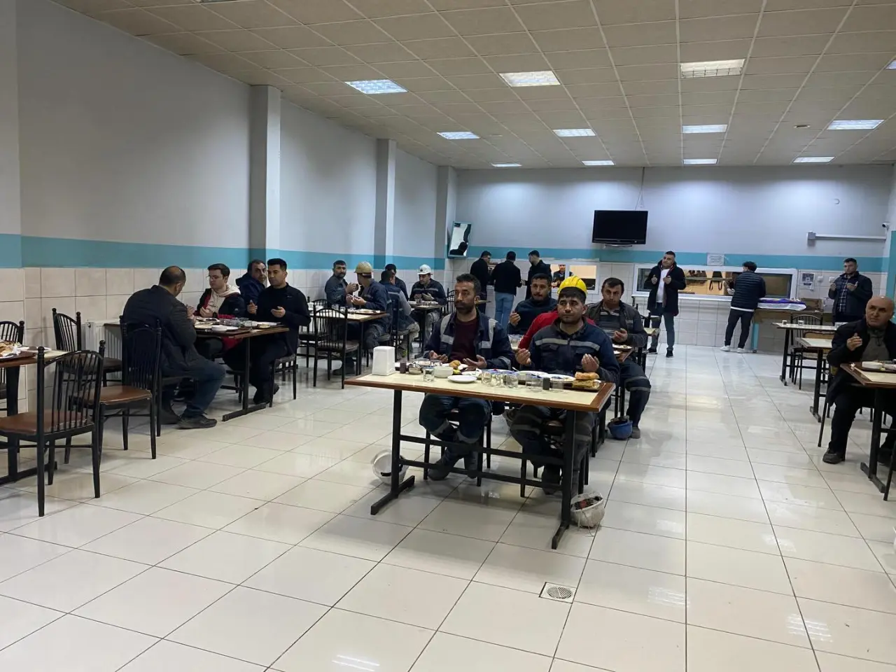 Milletvekili Haluk İpek Maden İşçileriyle İftar Sofrasında 4