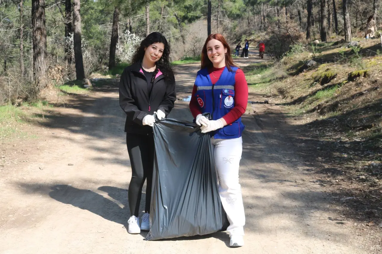 Amasya’da Gençler Doğaya Sahip Çıktı 3