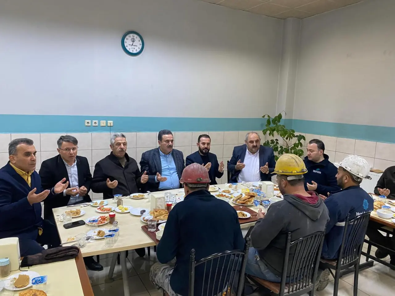 Milletvekili Haluk İpek Maden İşçileriyle İftar Sofrasında 2