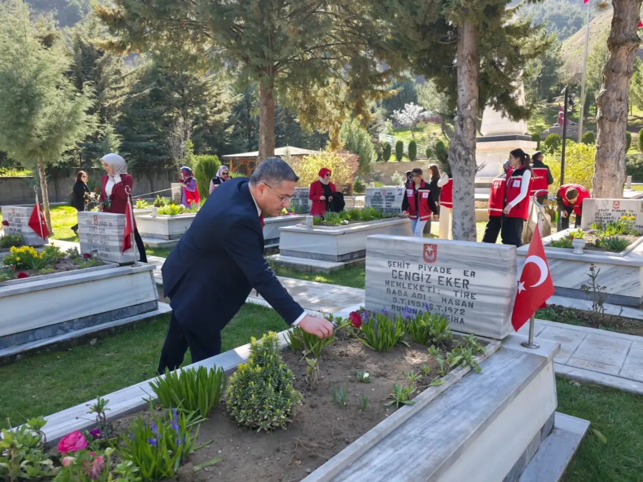Amasya'da Şehitliklerde Büyük Temizlik Hareketi 3