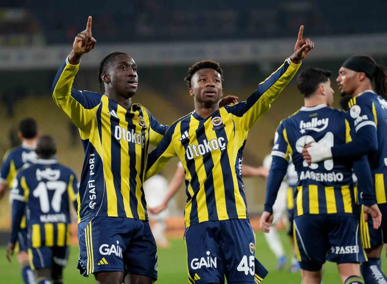 Nene Coştu, Fenerbahçe Farka Koştu 1