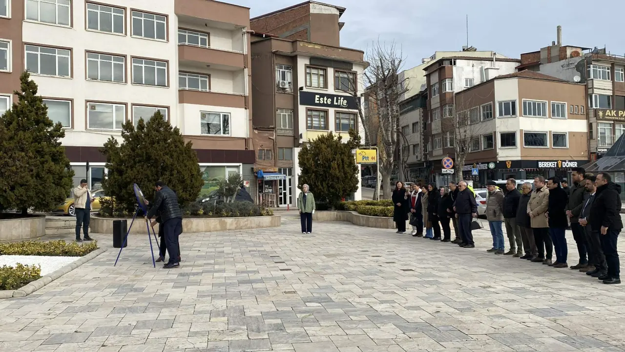 Merzifon'da Meslek Onuru Anıt Önünde Taçlandı 3