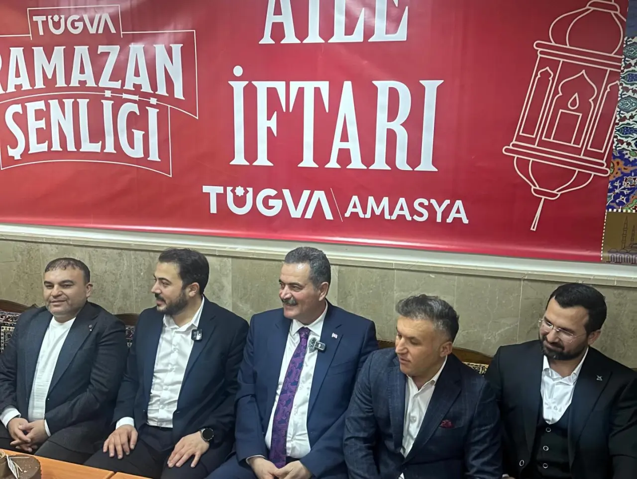 Vekil İpek TÜGVA İftarında Gençlerle Bir Arada 2