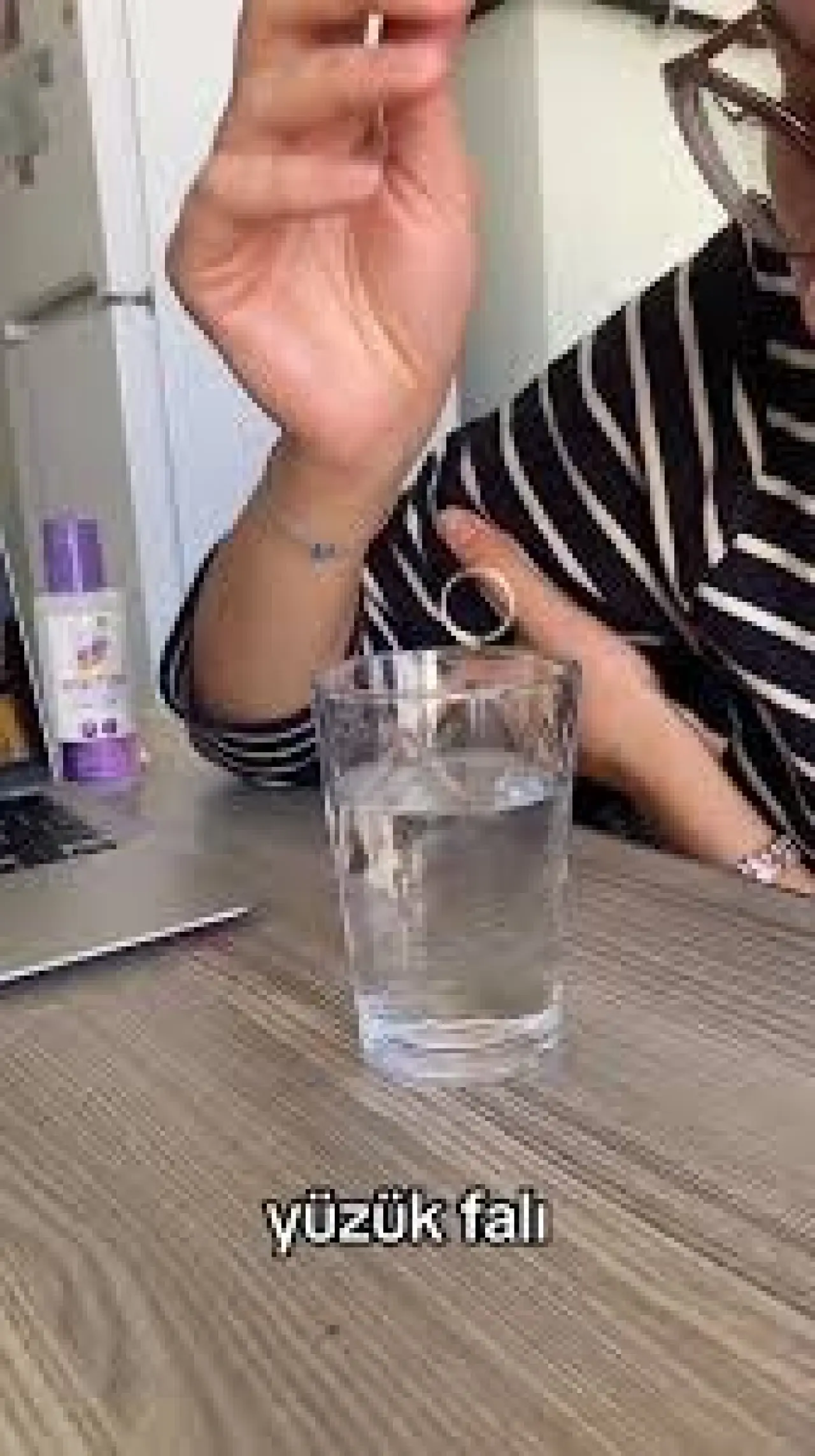Bardakta Yüzük Ritüeli Nedir? Evlenme Zamanını Öğrenmek İçin Yapılan Gelenek Yeniden Gündemde 1
