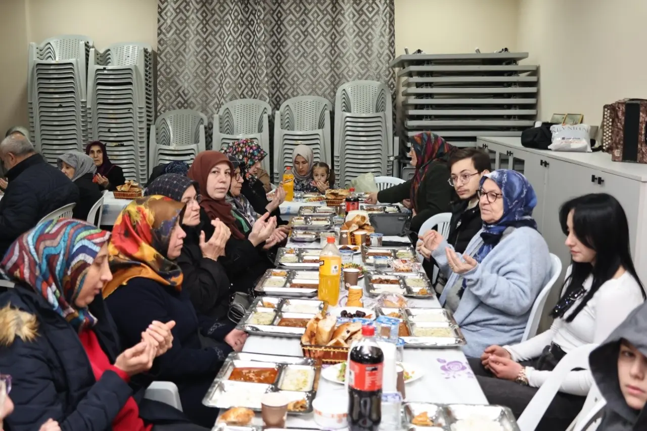 Başkan Çerkezlerle İftarda 4