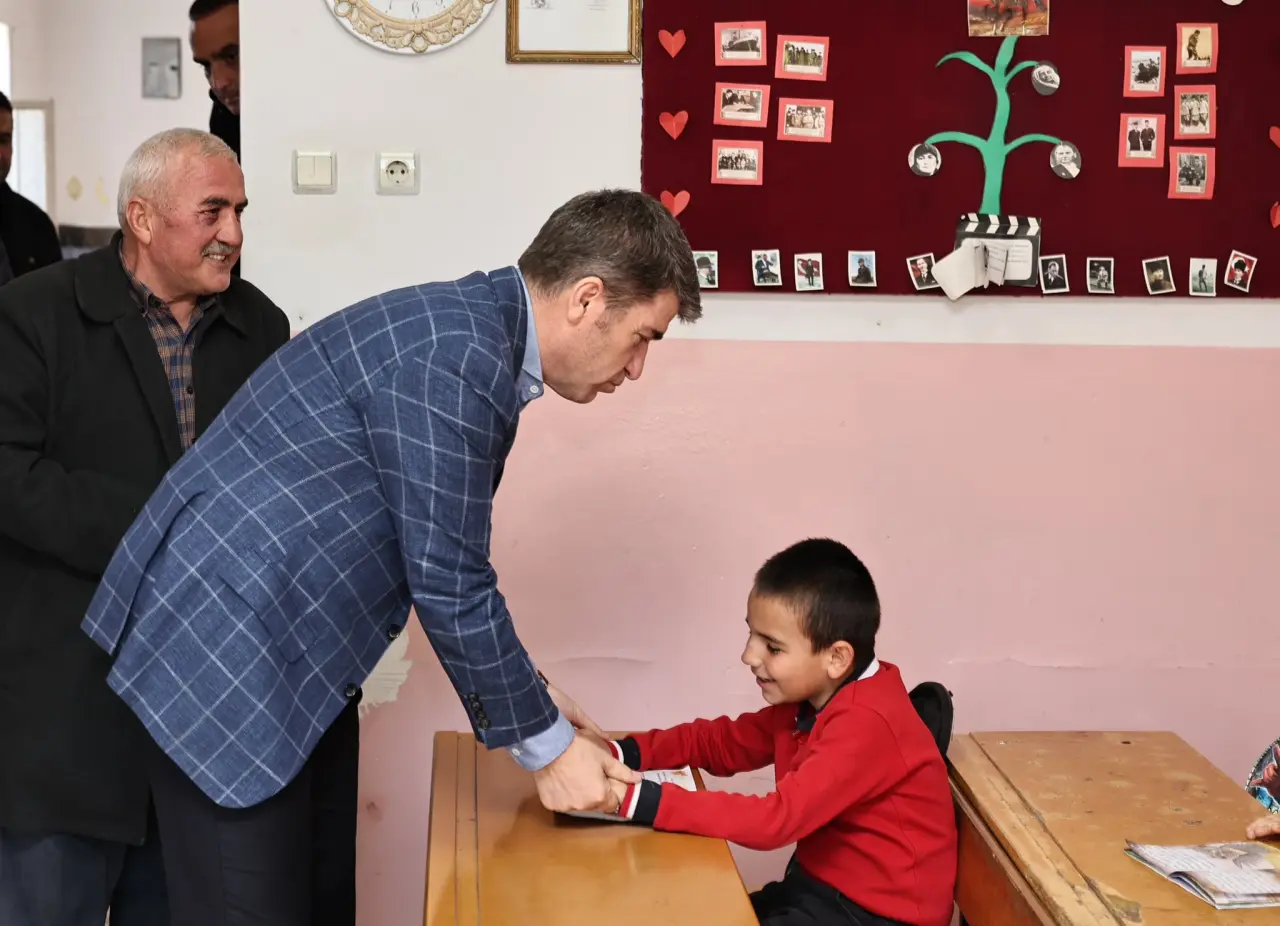 Amasya Valisi Karaköprü'de Öğrencilerle Buluştu 3