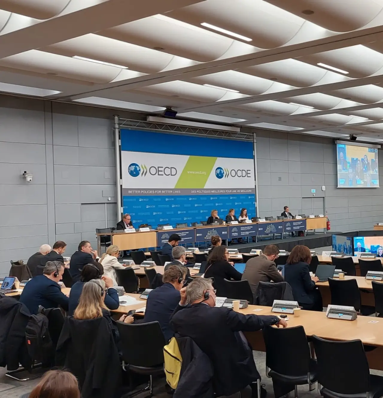 Karagöz Dünya Gündemini Paris’te Takip Etti 4