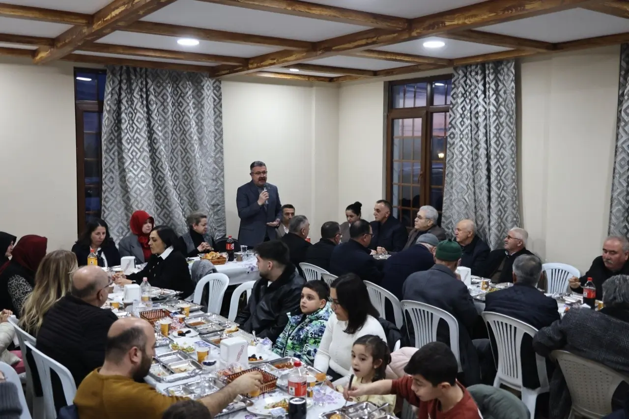 Başkan Çerkezlerle İftarda 6