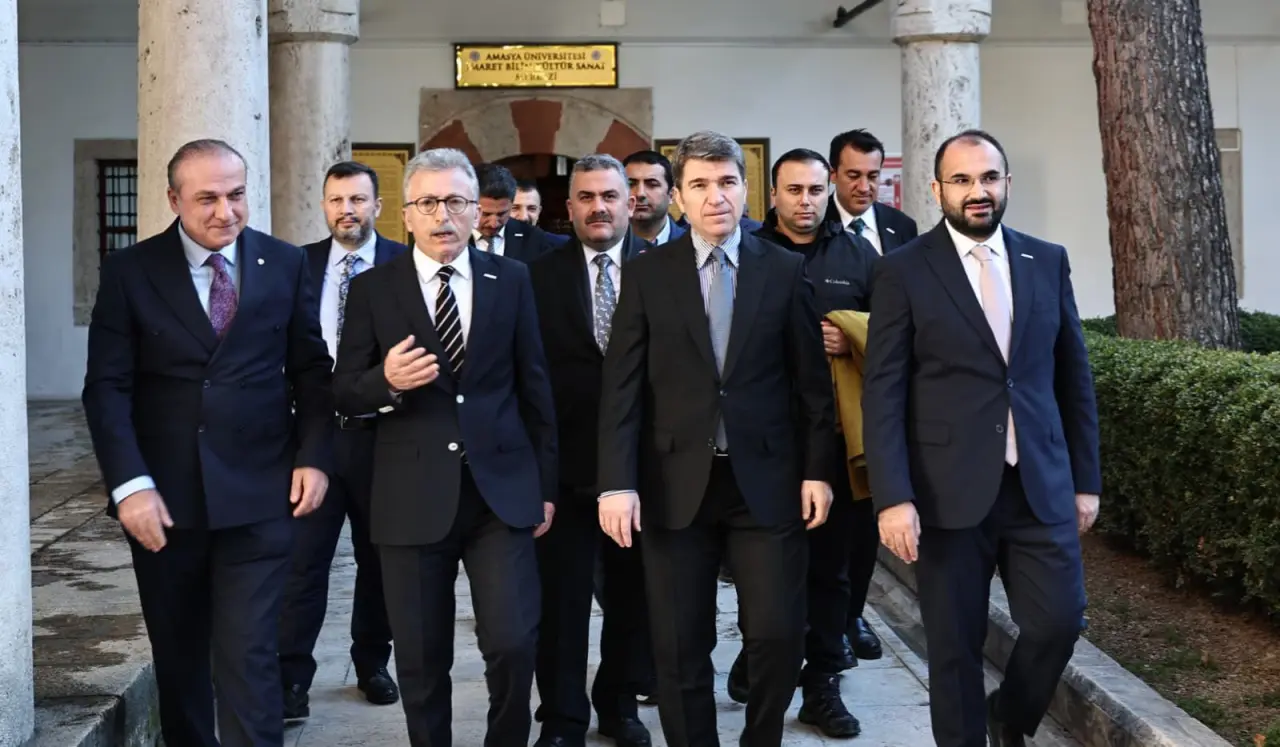 Amasya Valisi Bakan ve ASKON Heyeti Külliyede 3
