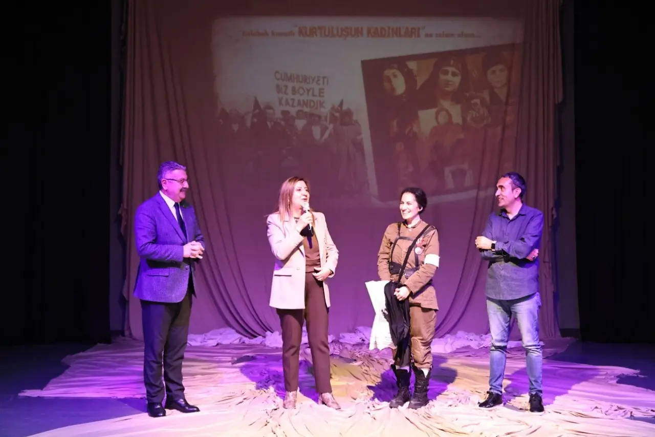 Kurtuluşun Kadınları Sahnedeydi 16