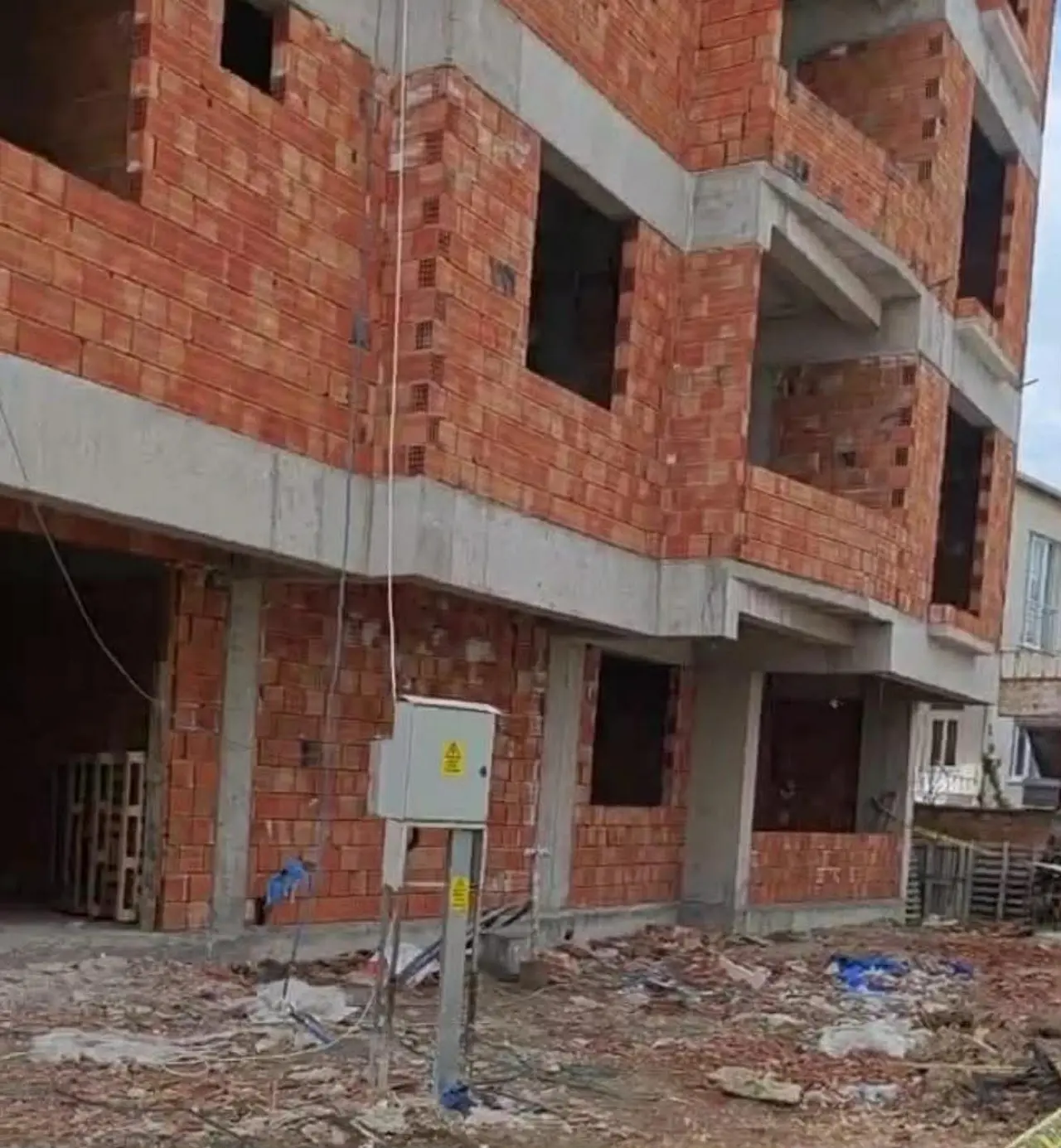 Suluova’da İnşaat İşçisi Çatıdan Düştü 1