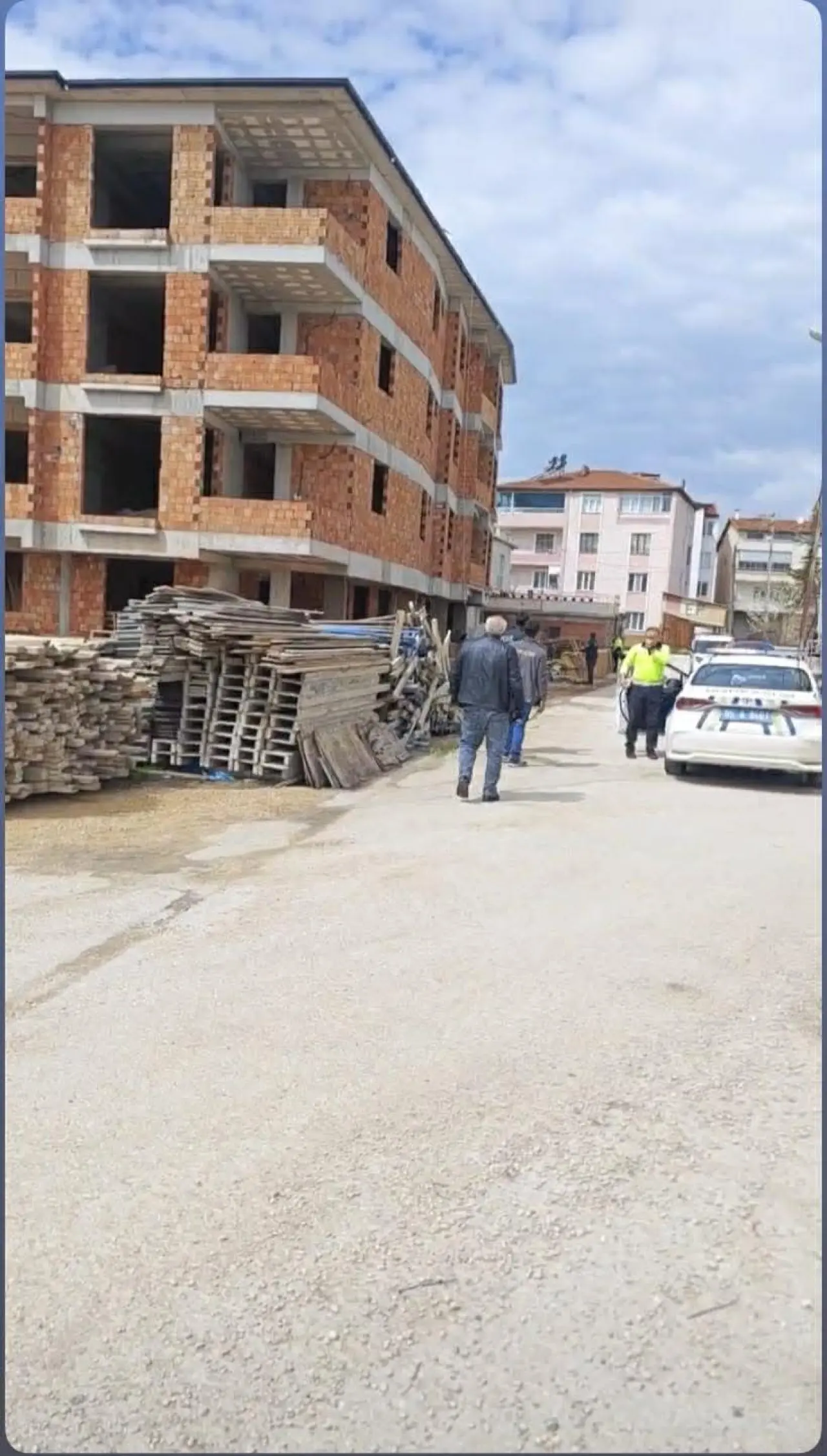 Suluova’da İnşaat İşçisi Çatıdan Düştü 2