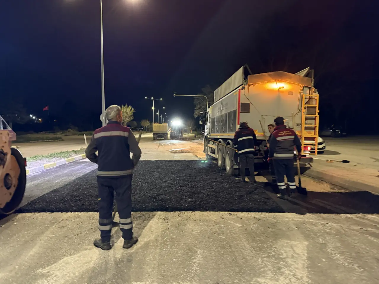 Çorum Gazi Caddesi Gece Mesaisiyle Yenilendi: Sabah Trafiğe Açıldı 1