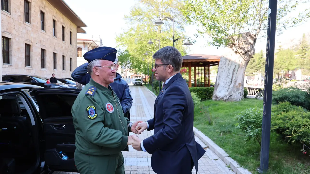 Amasya Valisi Bakan Misafirlerini Ağırladı 2