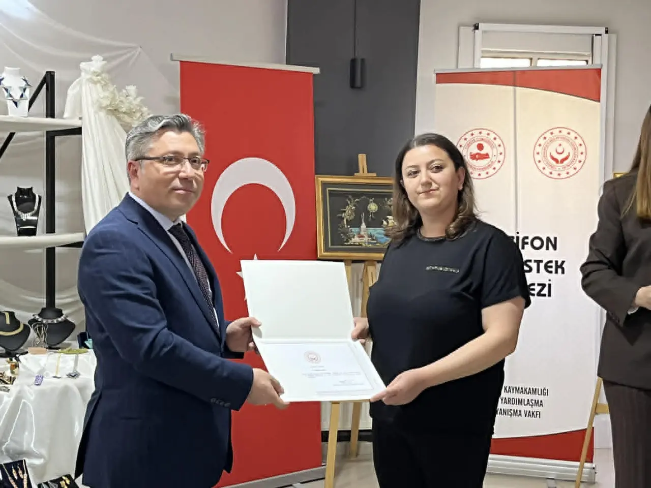 Merzifon’da 80 Kursiyere Sertifika: Adem Projesiyle Kadınlara Destek! 12