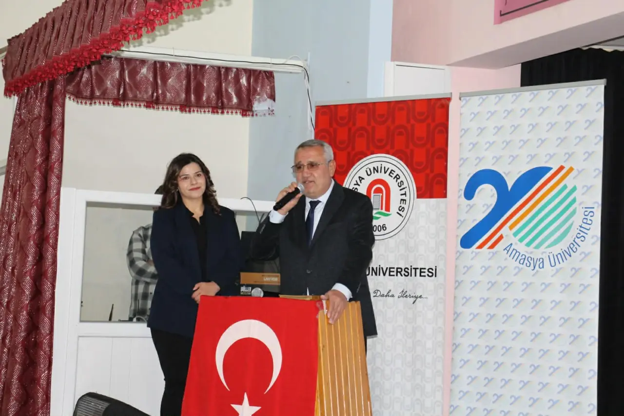 Rektör Turabi’den “Hicabi: Zaman Yolculuğu” Çizgi Romanı 1