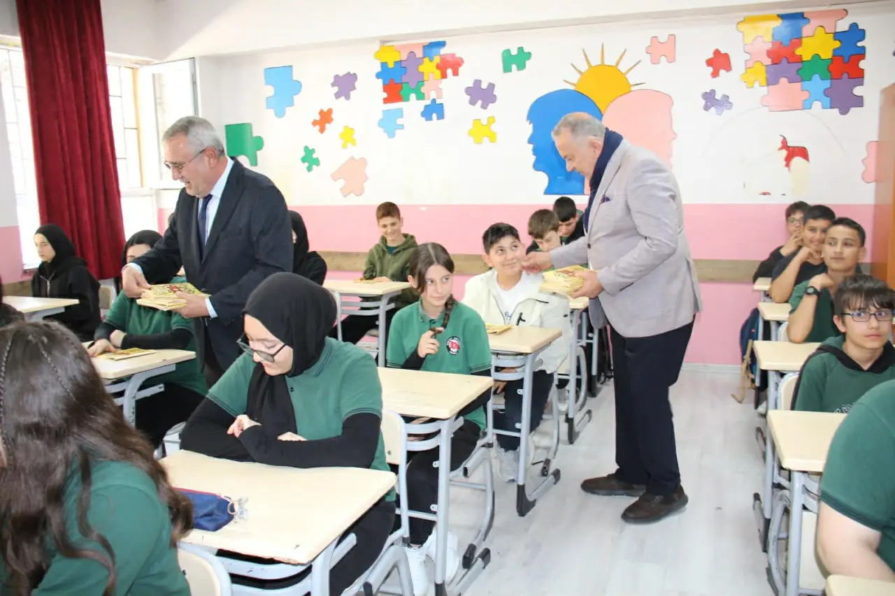 Rektör Turabi’den “Hicabi: Zaman Yolculuğu” Çizgi Romanı 3