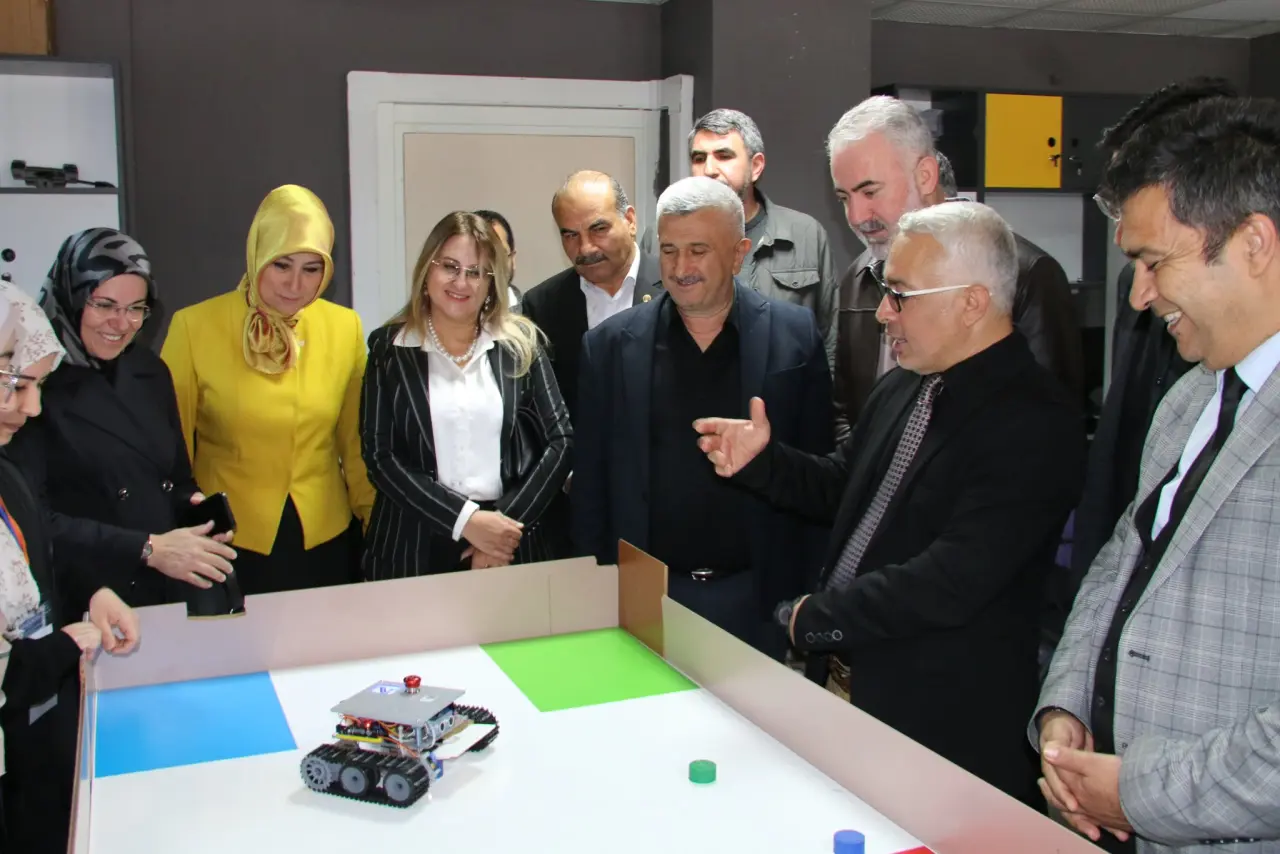 AK Parti Amasya Teşkilatı Bilim Fuarında 1