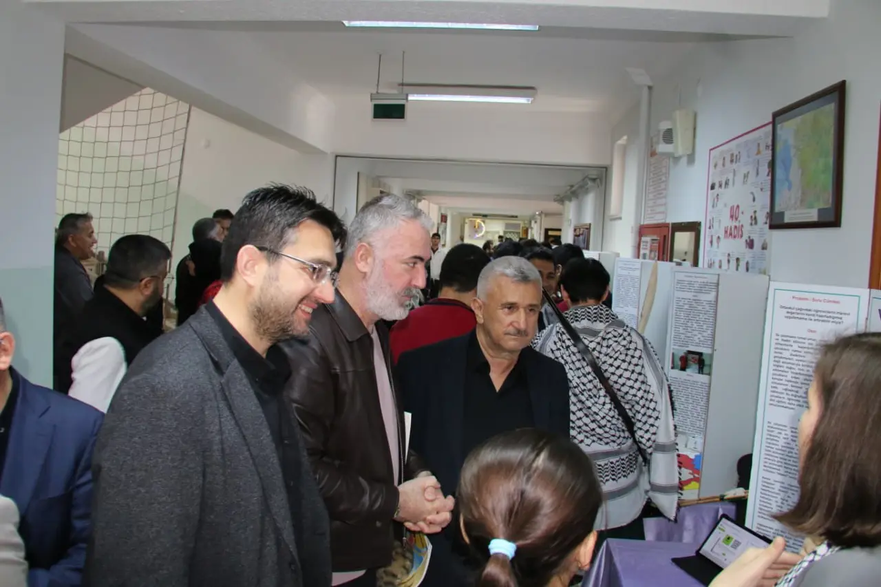 AK Parti Amasya Teşkilatı Bilim Fuarında 4
