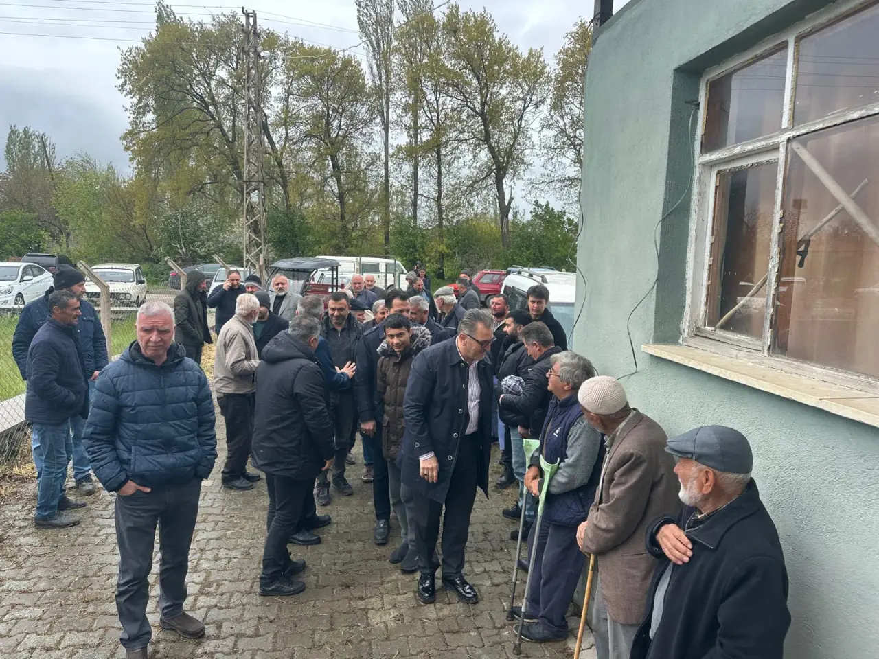 AK Parti Heyeti Köylerde 1