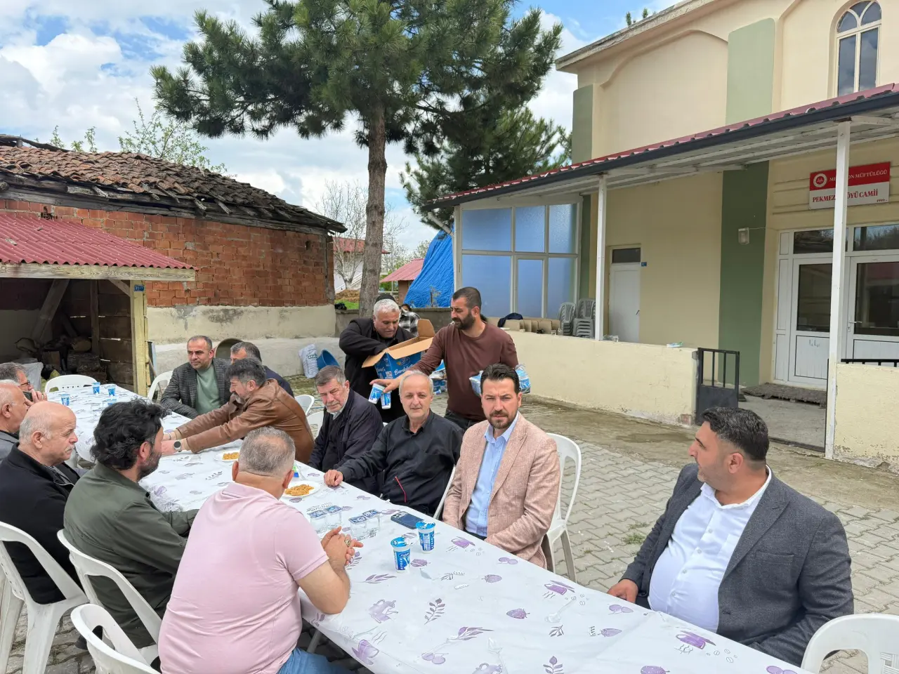 AK Parti Teşkilatından Köylerde Şükür Kurbanında 1