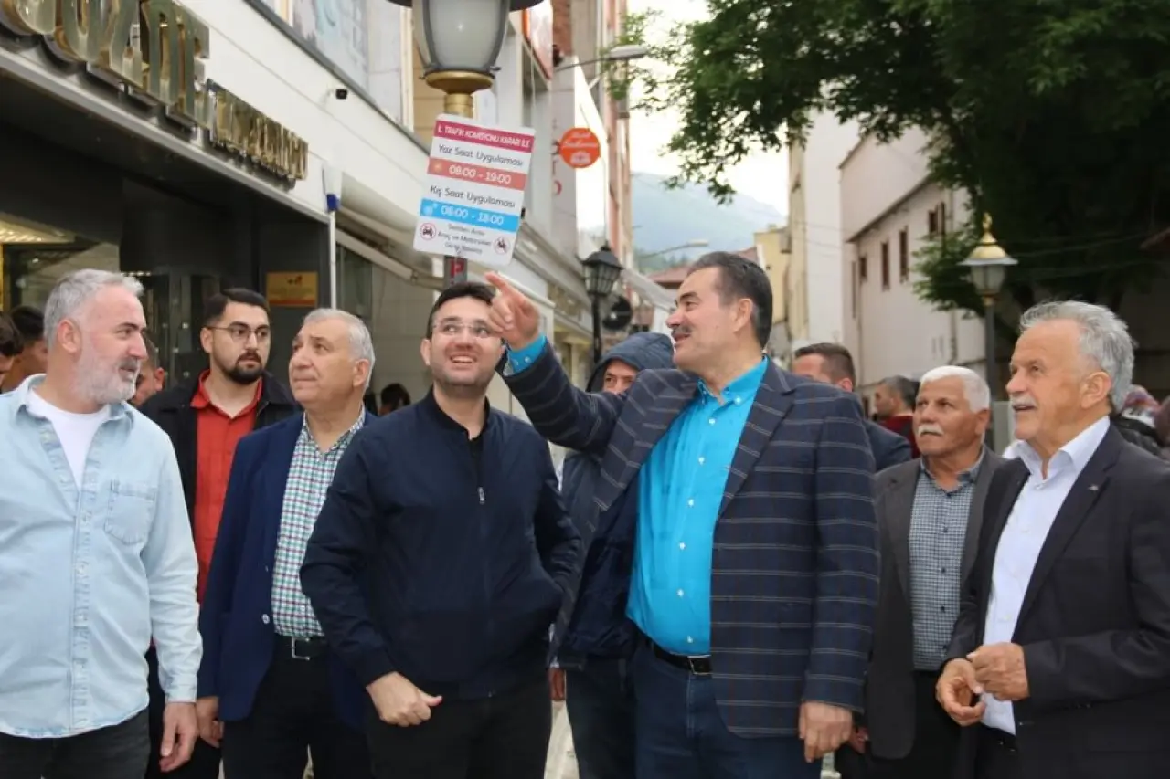 Amasya Çarşısında Bayram Yoğunluğu! Vekil Haluk İpek Sahaya İndi 4