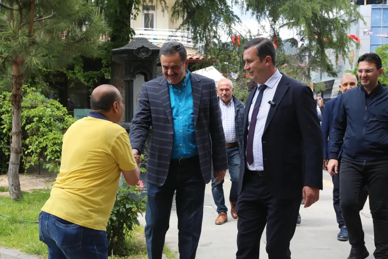 Amasya Çarşısında Bayram Yoğunluğu! Vekil Haluk İpek Sahaya İndi 5
