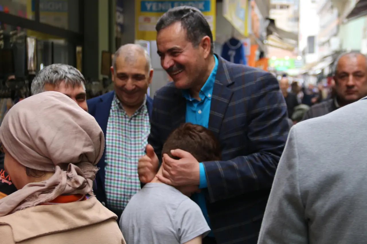 Amasya Çarşısında Bayram Yoğunluğu! Vekil Haluk İpek Sahaya İndi 1