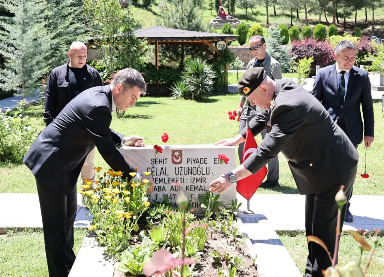 Amasya Şehitliği’nde Duygu Dolu Bayram 3