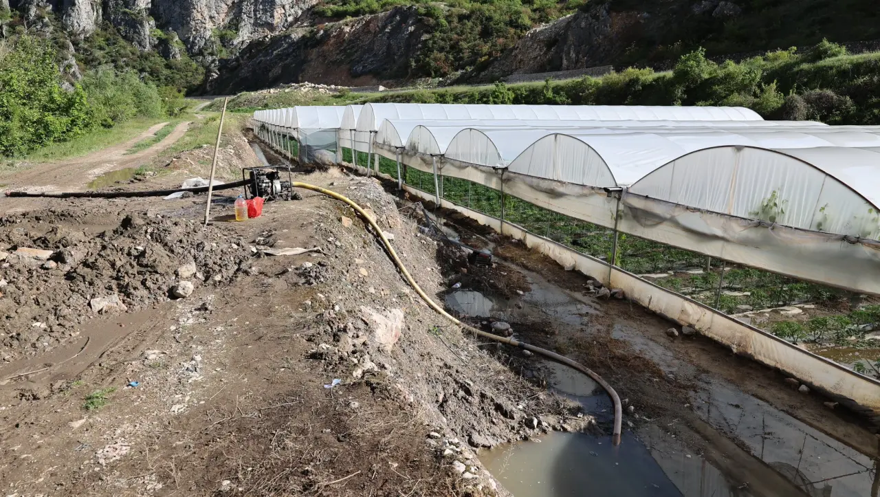 Amasya Valisi Taşkın Sonrası Çalışmaları Yerinde İnceledi 3