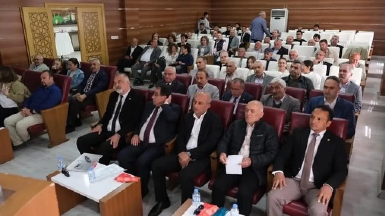 Amasya’da Dikkat Çeken CHP Toplantısı 3