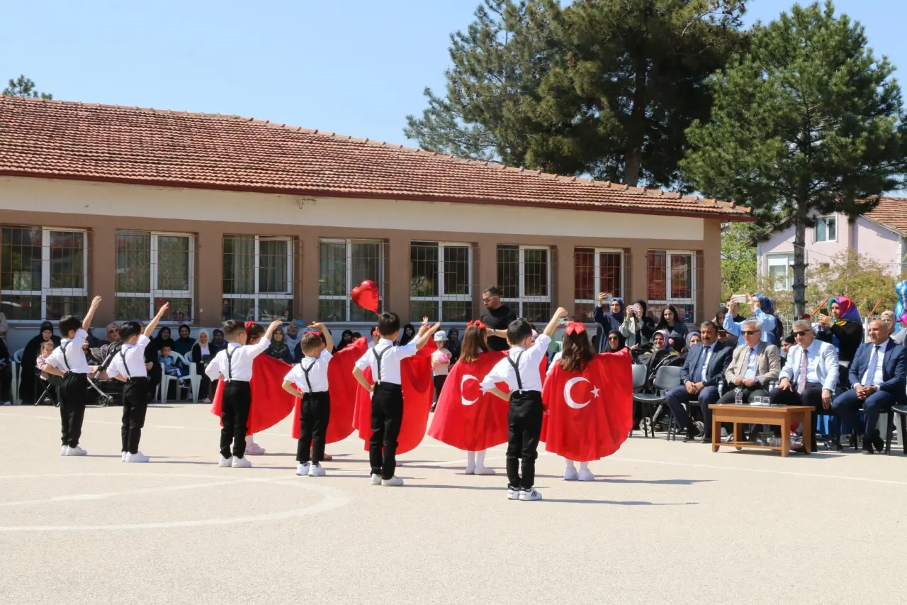 Amasya’da “Maarifin Kalbinde Çocuk Şenliği” Coşkusu 4
