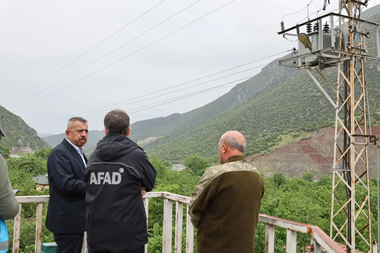 Amasya’da Seraları Su Vurdu! Vali Bölgeye Gitti 2