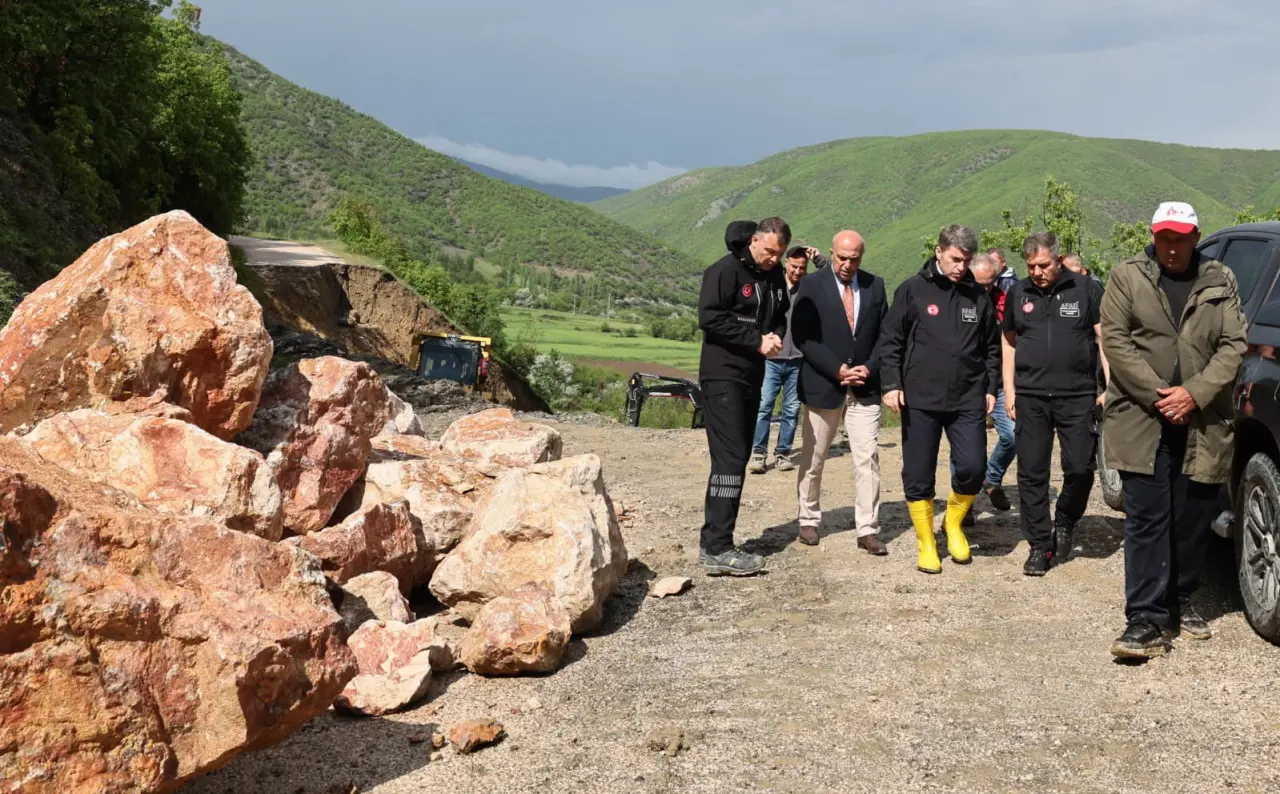 Amasya’da Toprak Kayması Paniği 4