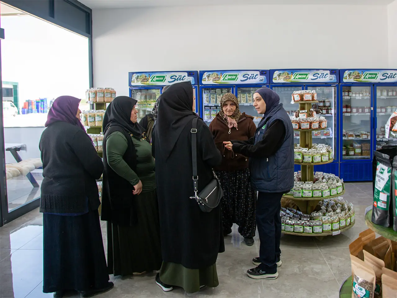 Amasya'da Üreten Kadınlar Tesisi İnceledi 1