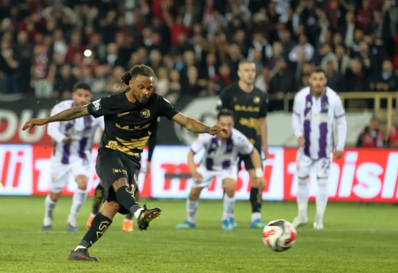 Arca Çorum FK Yarı Finalde 1